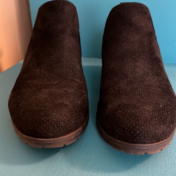 Dr. Scholls black loafer/bootie, dotted suede material, size 8.5 - Picture 2 of 5